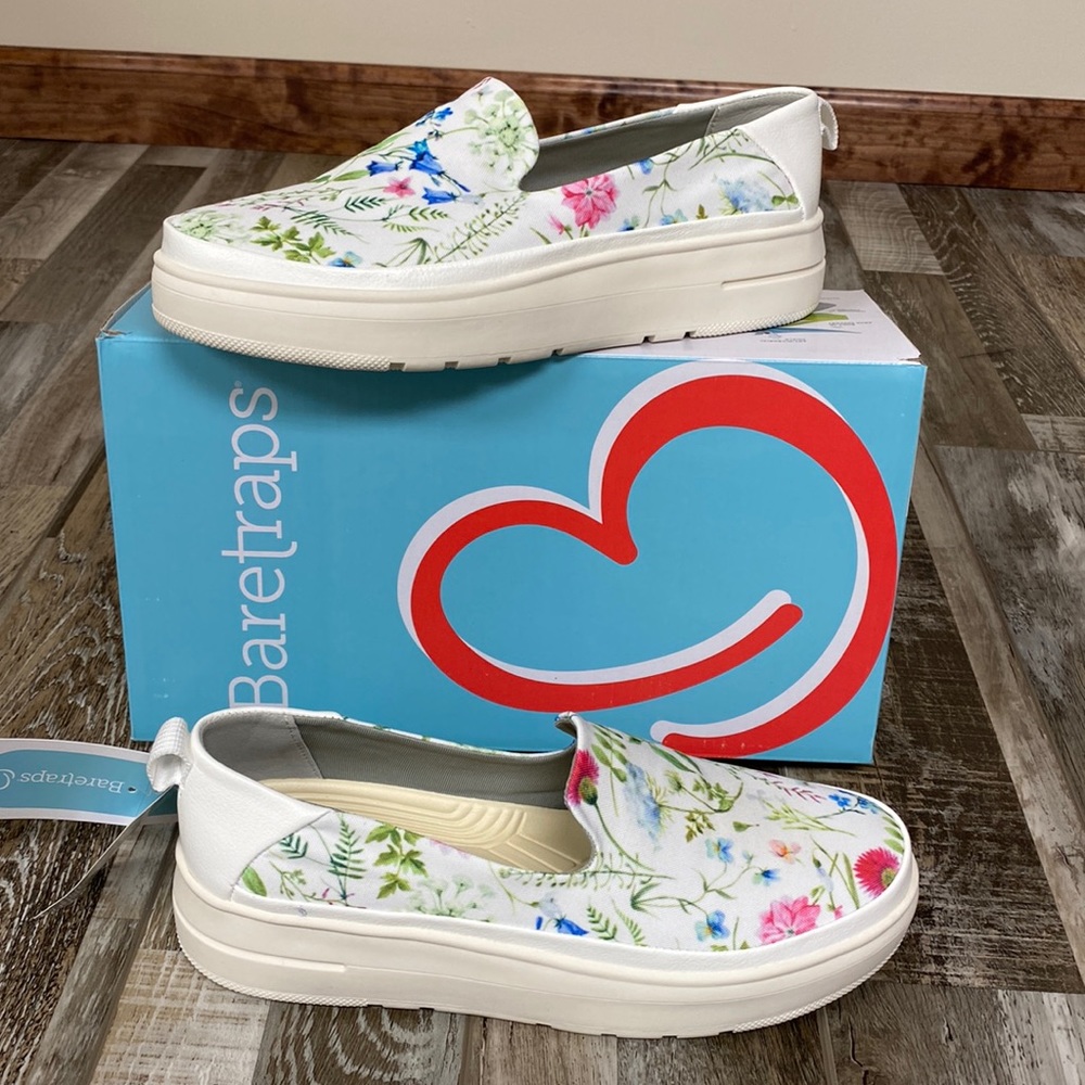 ❤️BARETRAPS WEDGE LOAFERS